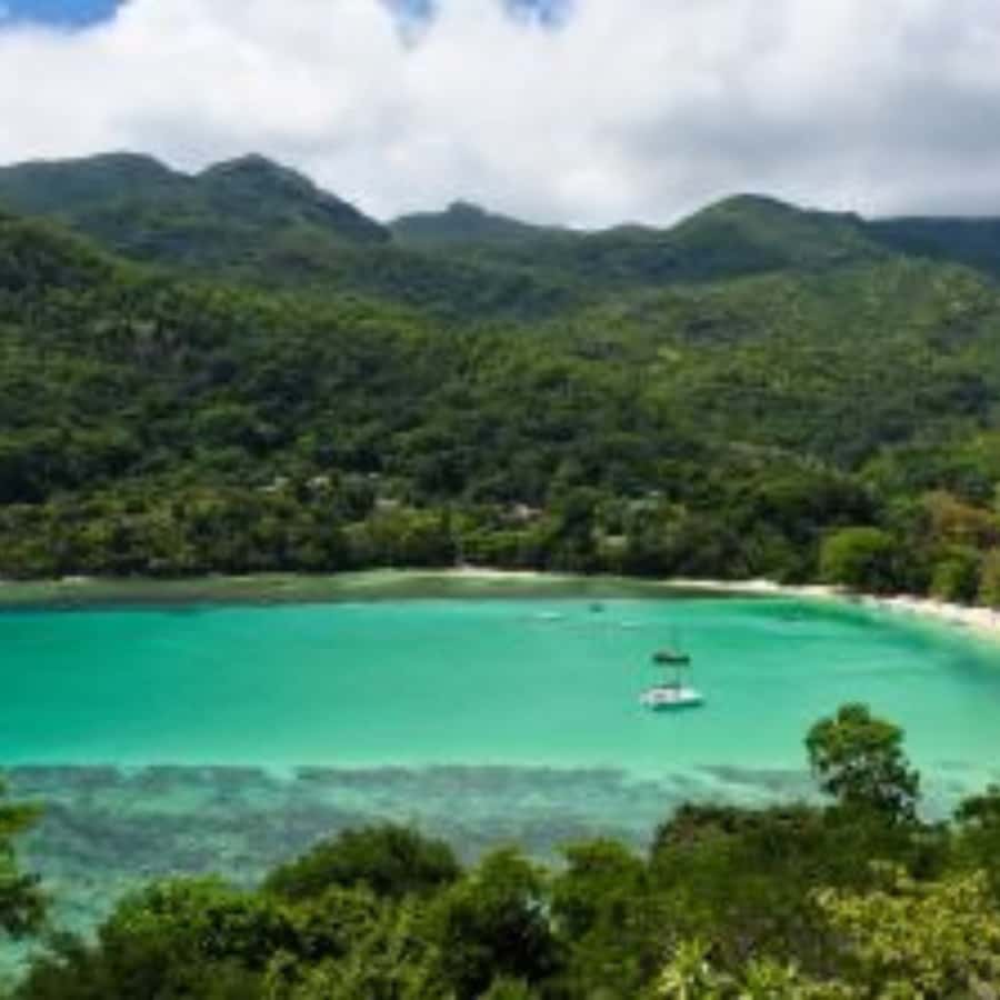 Mahe Discovery Bus Tour - Anse Royale: clear water and snorkeling potential