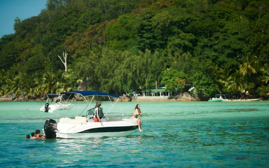Mahe: Private half-day boat trip at the St.Anne Marine Park - How this compares with a shared excursion