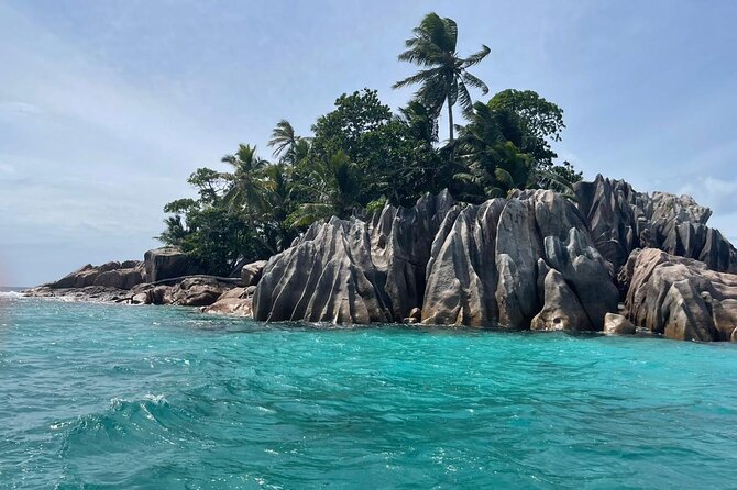 Omnibus service in Seychelles - Jude’s local help adds value