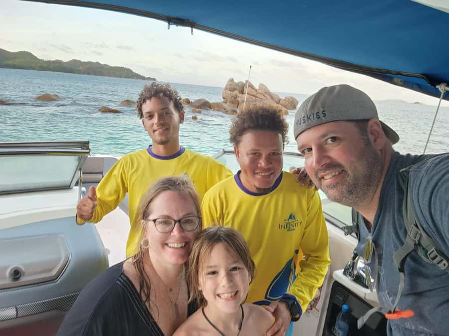 Praslin: Curieuse & St-Pierre Boat Adventure with Snorkeling - Lunch, snacks, swimming, and the slower middle of the day