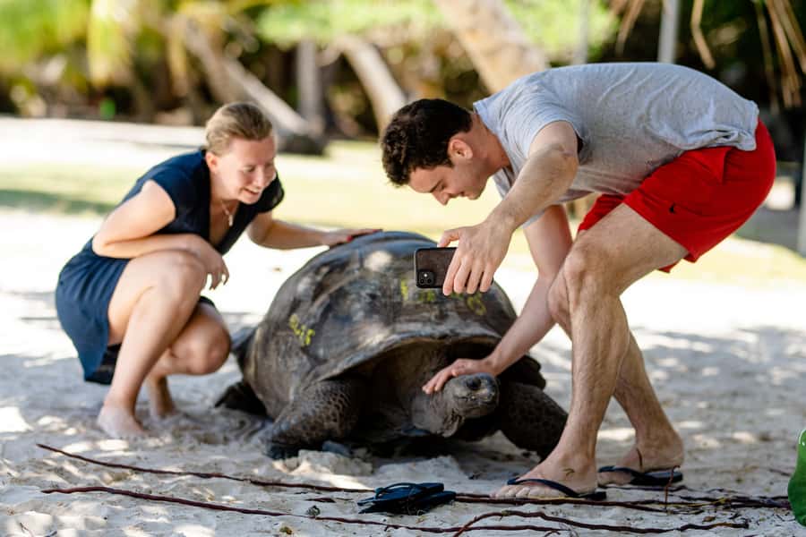 Praslin: Curieuse & St. Pierre Full-Day Boat Trip with Lunch - Key points at a glance