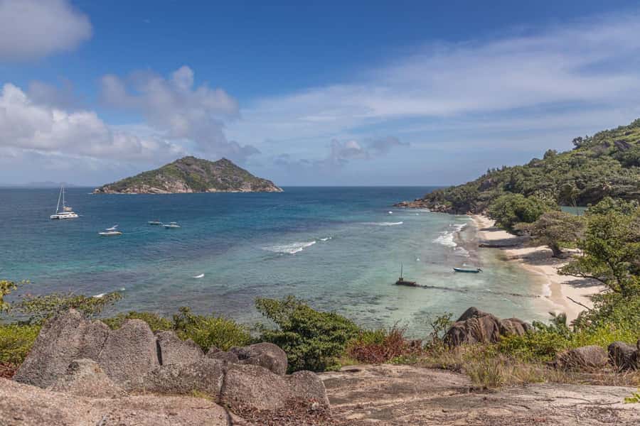 Praslin: Sister & Coco Island Full-Day Cruise and Creole BBQ - The day at a glance