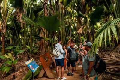 Praslin: Vall&eacute;e de Mai Guided Hike with Transfer