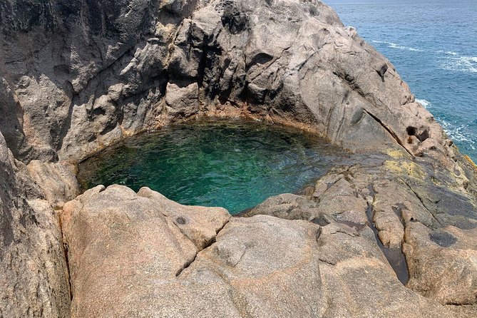 Rock Pool, dreamlike & unique experience | Mahé | Private hike | - Guides Sheena and Kevin add the human element