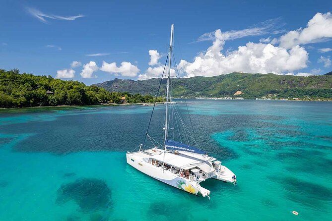 Sainte Anne Marine Park and Moyenne Island - Boarding the catamaran from Mahé