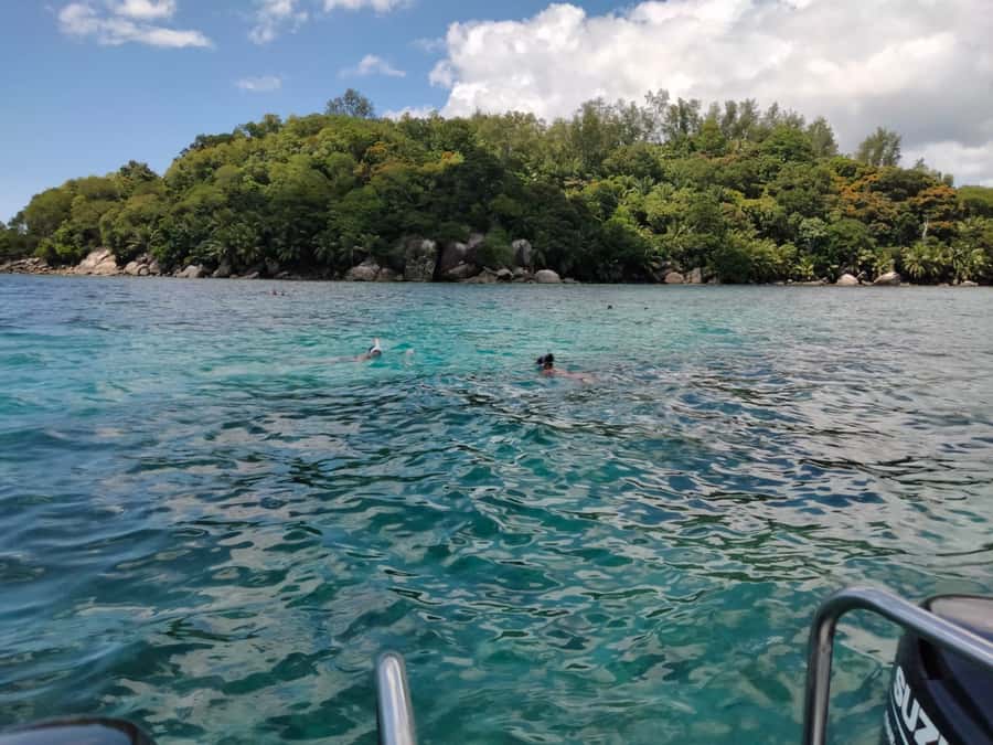 St. Anne Marine Park, Moyenne & Cerf Island Tour with Lunch - The day in four useful points