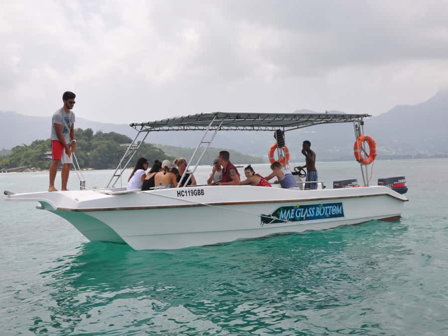 St. Anne Marine Park, Moyenne & Cerf Island Tour with Lunch - Who should book this outing?